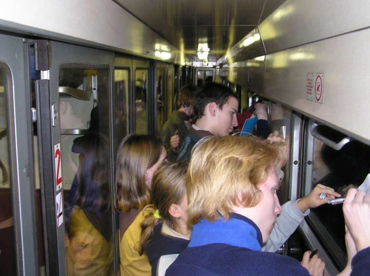 Ve vlaku zan il komunikace pi vyplovn Rakousko-Uherskch cestovnch doklad
[760×569 – 0 kB]