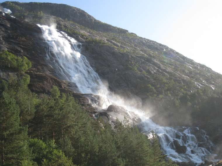 Vodopd je holt v Norsku dost
[760×570 – 0 kB]