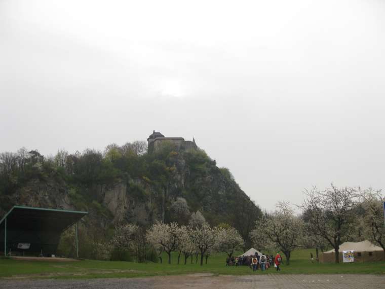 Pohled na kuntickou horu s hradem (tam jsme pozdji li na prohldku).
[760×570 – 0 kB]