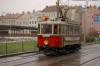 Historická a betlémská tramvaj se řítí Prahou